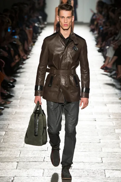 Look 27